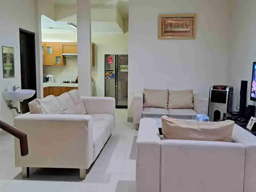 Dijual Rumah 2 lt 6 x 20 m2 di Citra 1 ada 3 kt 3 km Shm hadap selatan ada furniture, Ayo survei & nego yuk!!