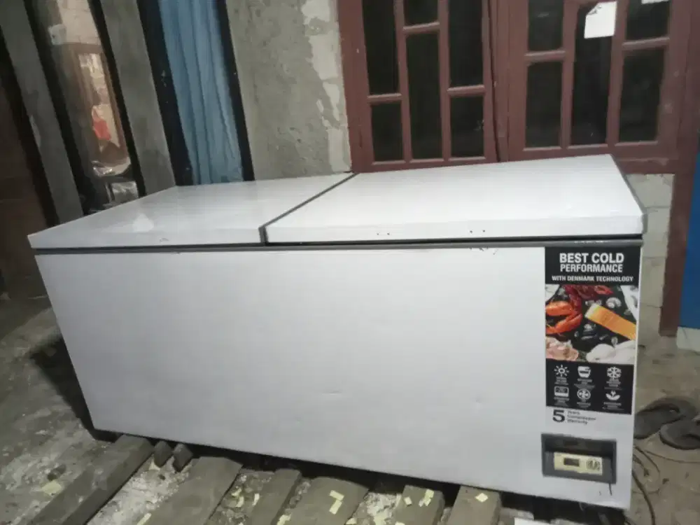 Freezer bok merek Gea kapasitas 1200 litet