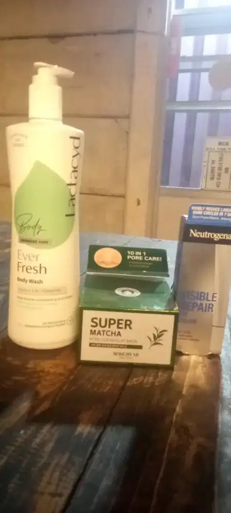 Cream pemutih badan dan penghilang komedo