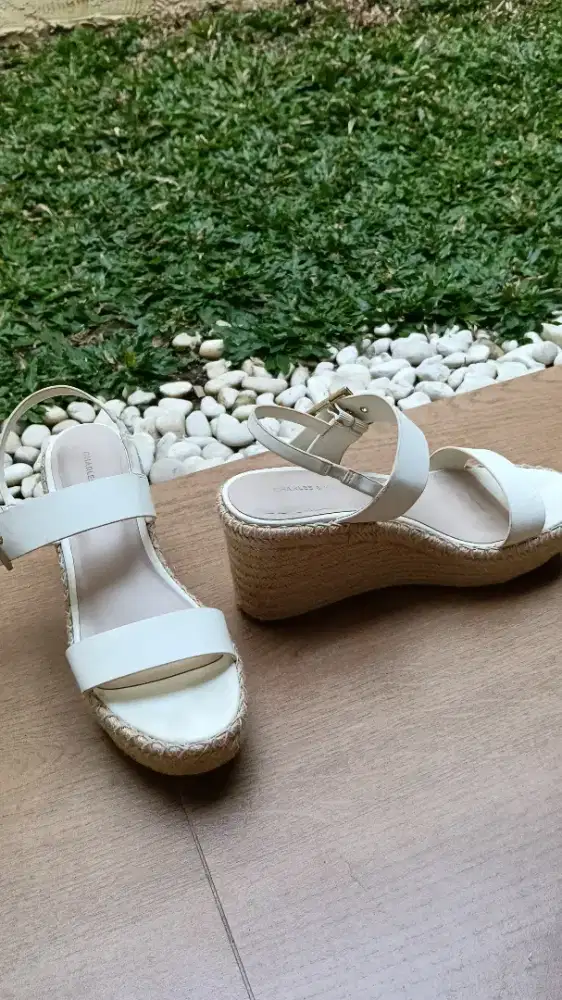 PRELOVED SEPATU WEDGES ORIGINAL CHARLES and KEITH