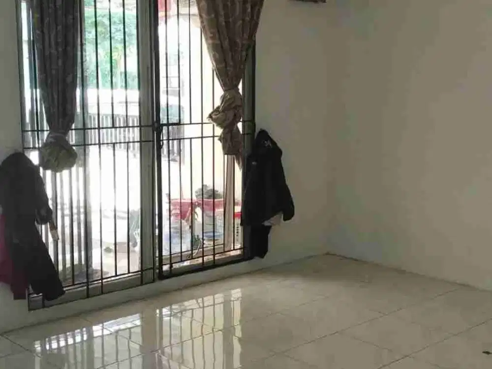 DIJUAL rumah 2 lt 6 x 12,5 m2 di Golden Palm dekat sekolah Citra Kasih Shm hadap Tenggara ada 3 kt 2 km air pam, token, siap huni, Ayo survei & nego yuk!