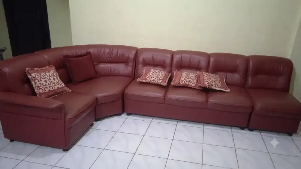sofa sudut 6 kursi maroon