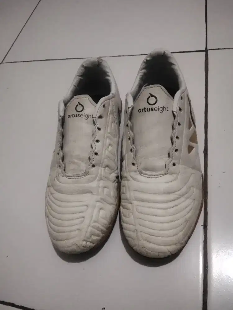 Sepatu futsal UK 37