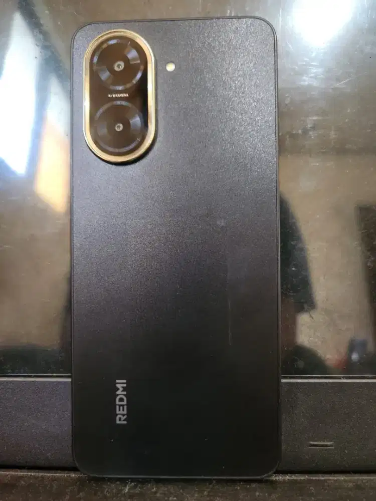 Redmi A5 4/128 + charger