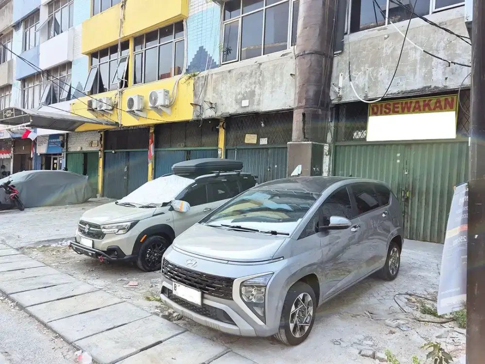Disewakan Ruko 3 lantai  Pangeran Jayakarta Dalam No 40 n Lokasi strategis Pinggir Jalan Besar 100m Dari Jalan Pangeran Jayakarta