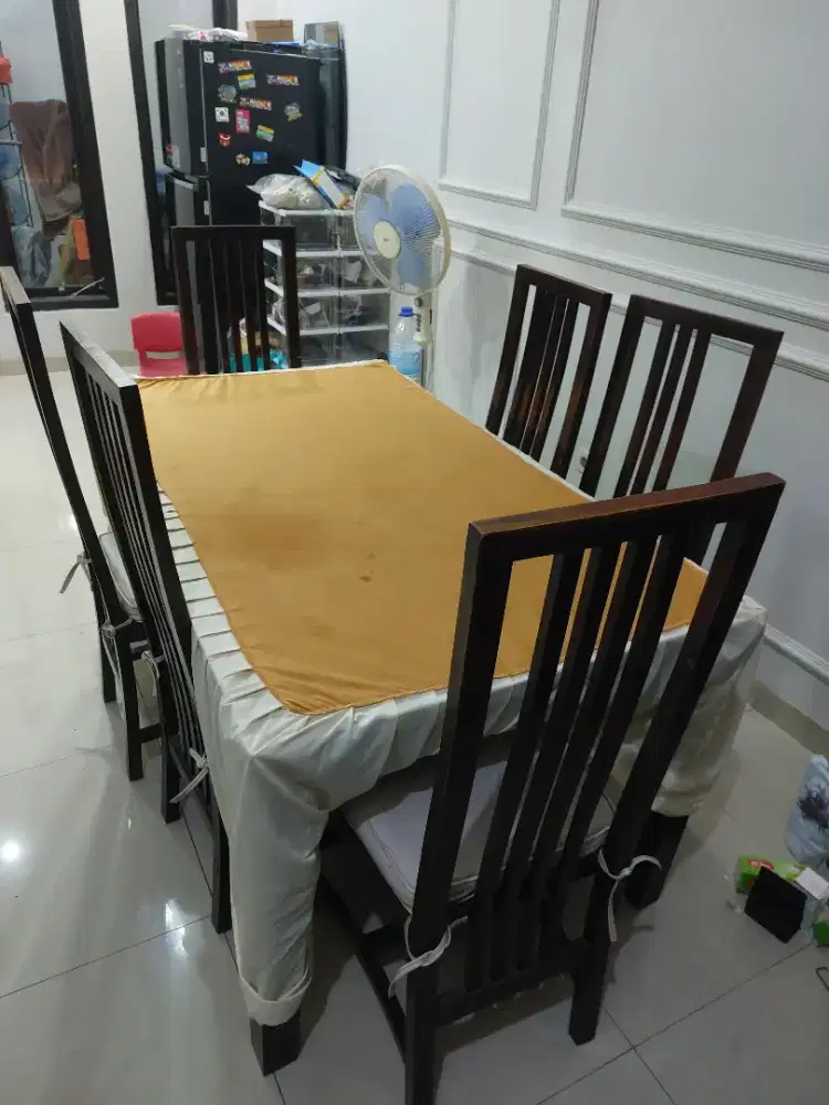 Meja makan 6 kursi kayu