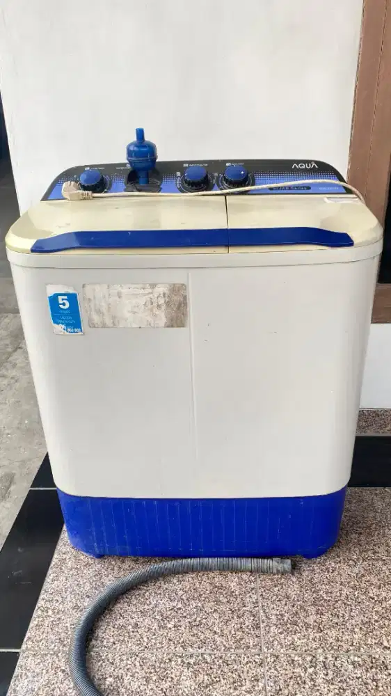 Mesin cuci 2 tabung merk AQUA kapasitas 8kg