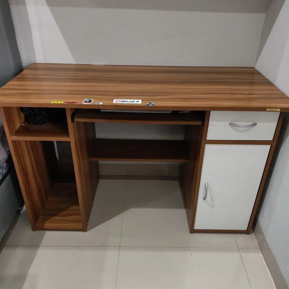 lemari kaca tempred glass & set meja kursi