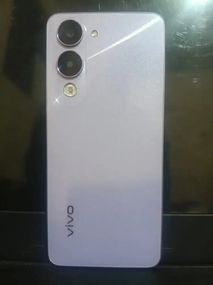 Vivo y04s 4/64 + charger