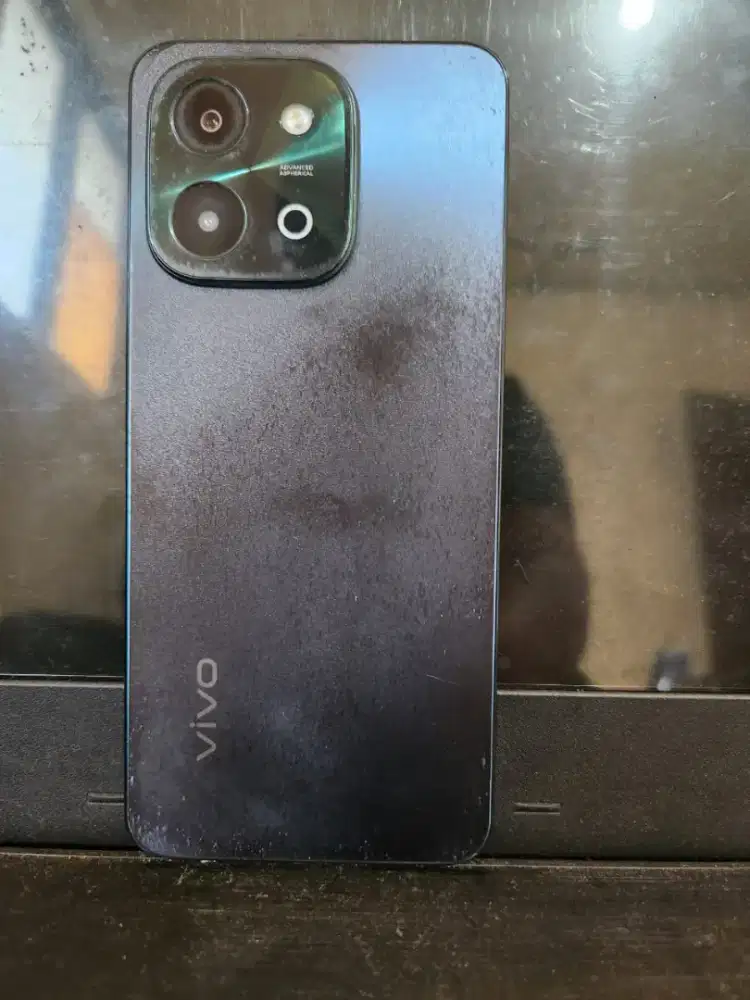 Vivo y28 8/128 + charger