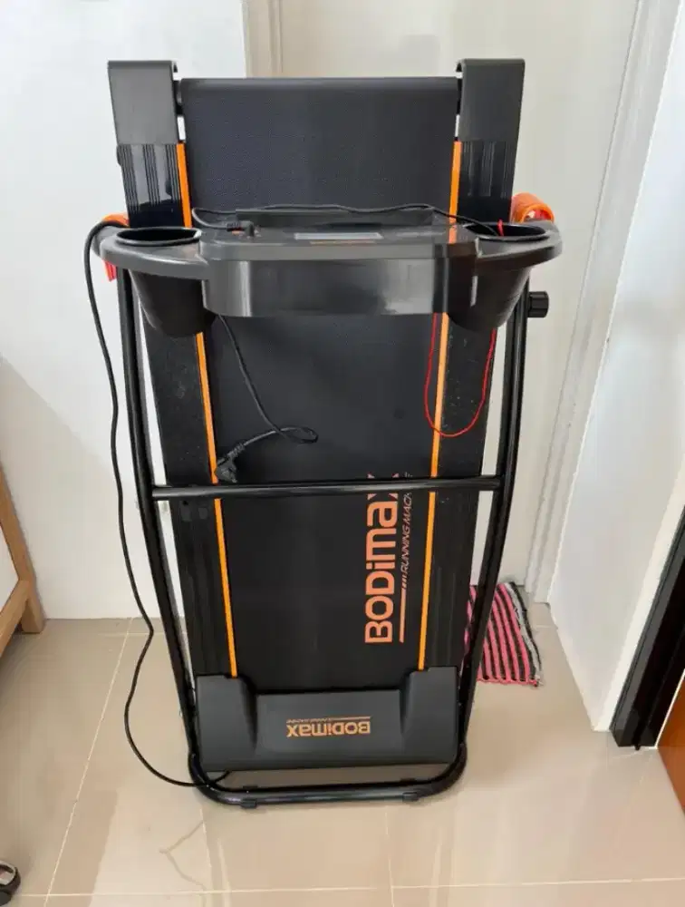 BODIMAX RUNNING MACHINE