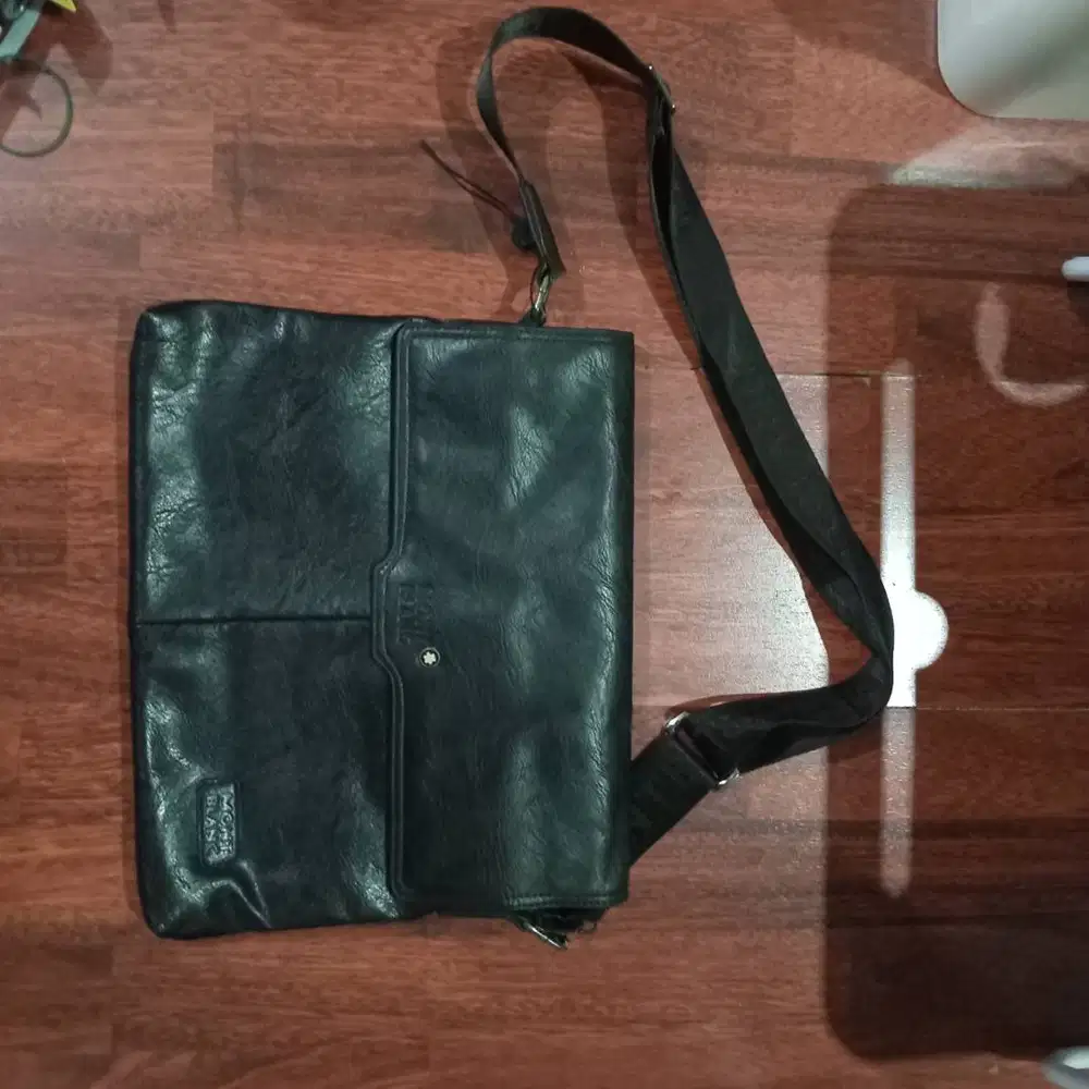 Tas Slempang Kulit Pria