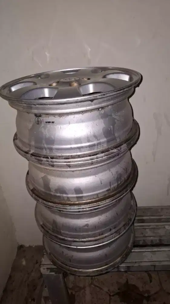 Velg ban Mobil Hyundai Avega