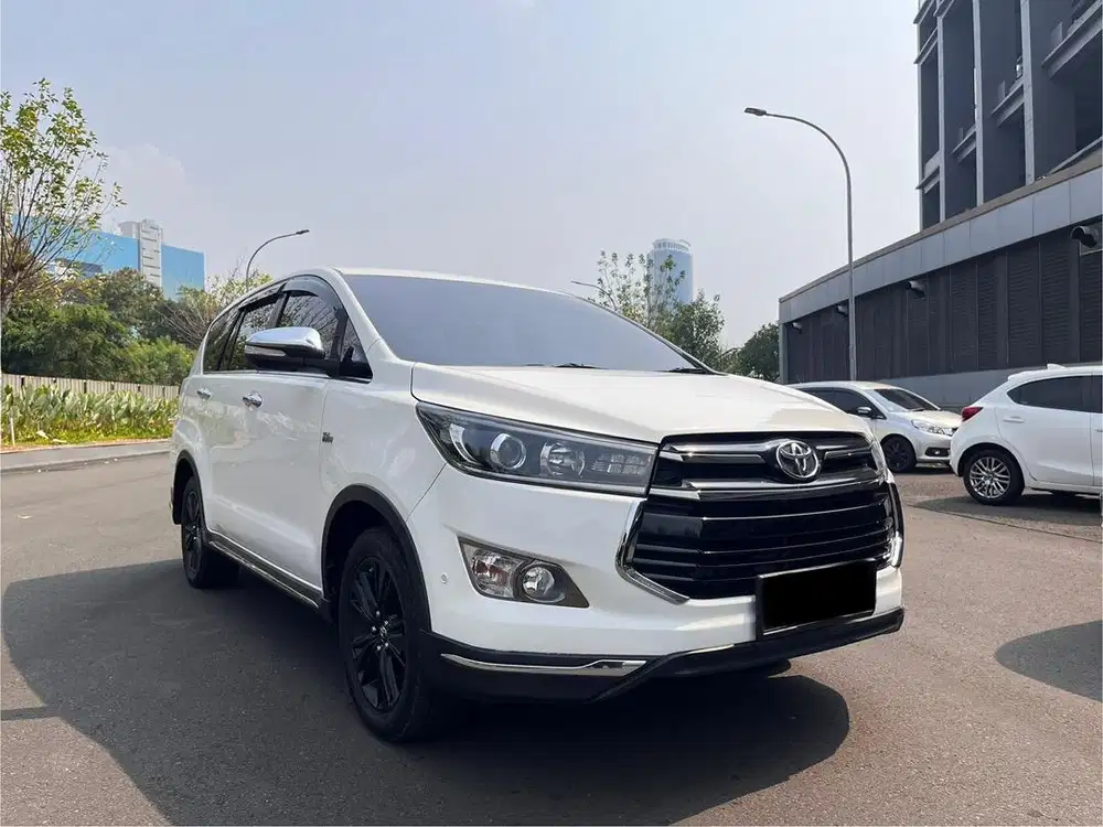 CASH KM74RB Toyota Innova Venturer 2.0 Bensin 2017