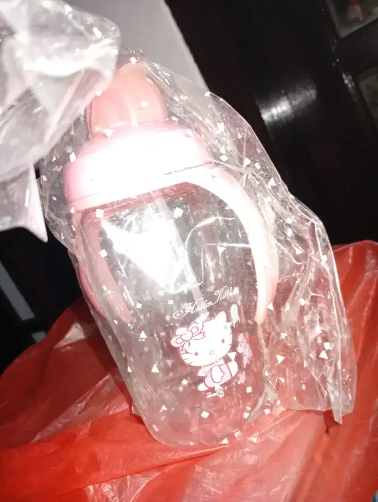 Botol minum gambar hello Kitty