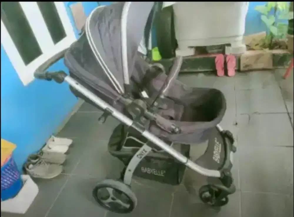 Stroller bayi bisa didudukin
