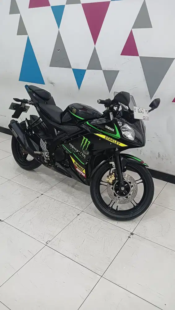 Yamaha R15 V2 Limited Edition 2015 km.20000 Asli