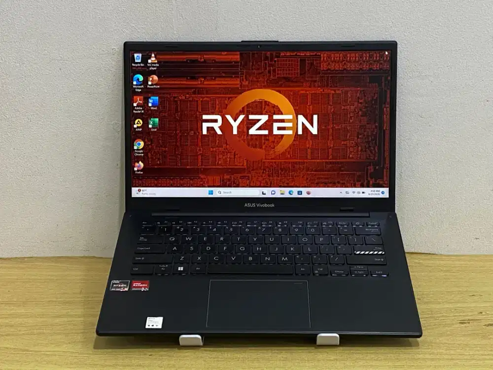 Asus Vivobook Go 14 E1404FA AMD Ryzen 3 7320U/Ram 8GB/SSD 512GB
