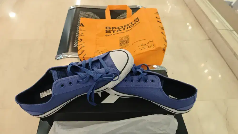 Sepatu Converse size 43
