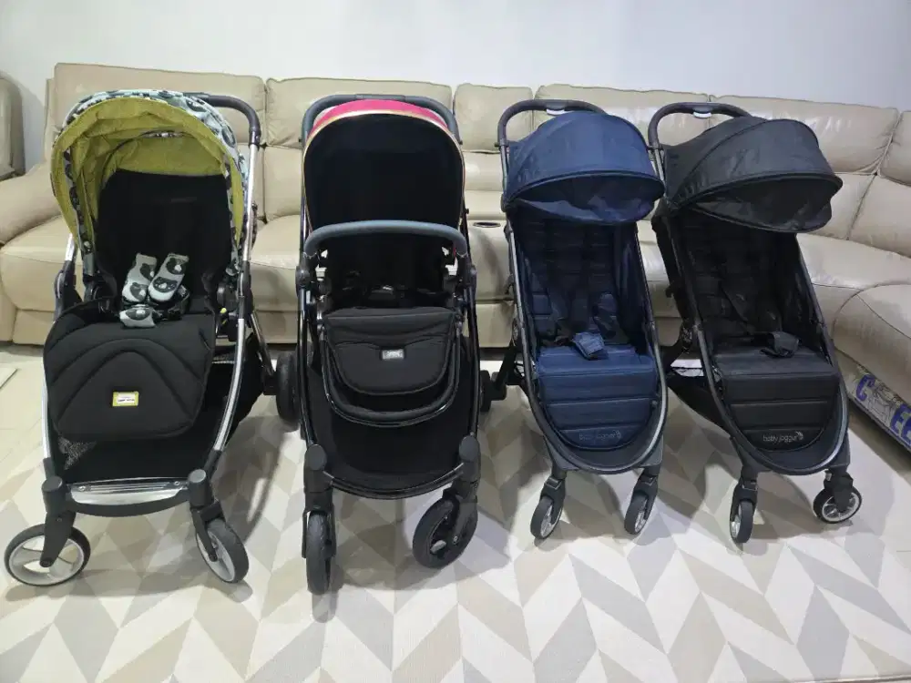 Dijual 4 Stroller kondisi like new. Muluss banget.