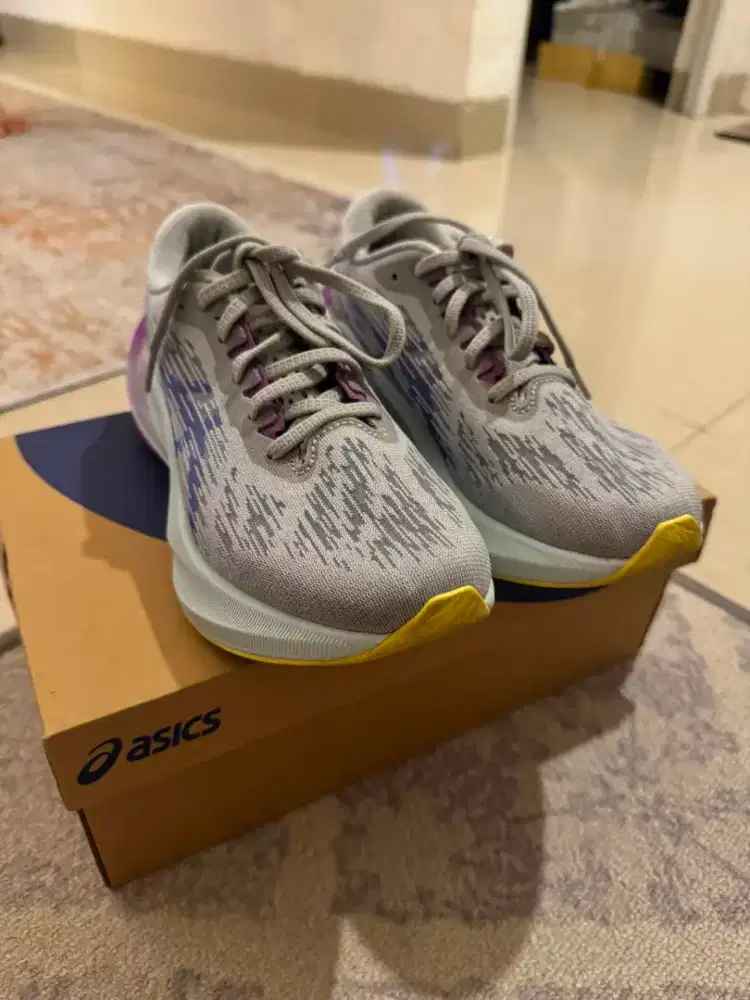 Asics Novablast 3
adidas nike