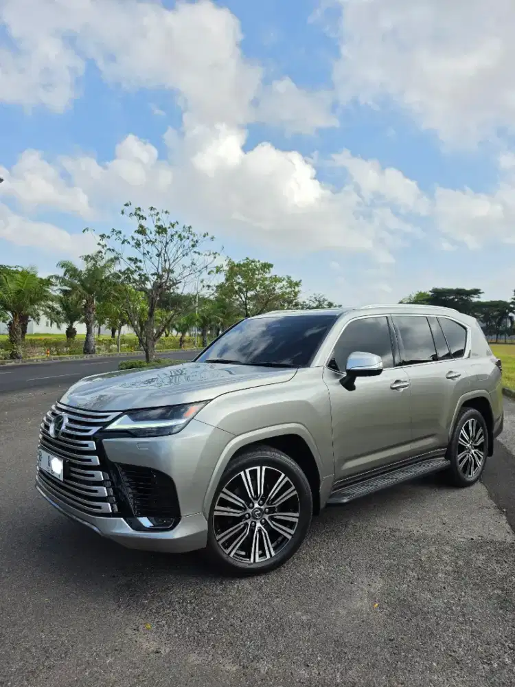 LEXUS LX600 2025