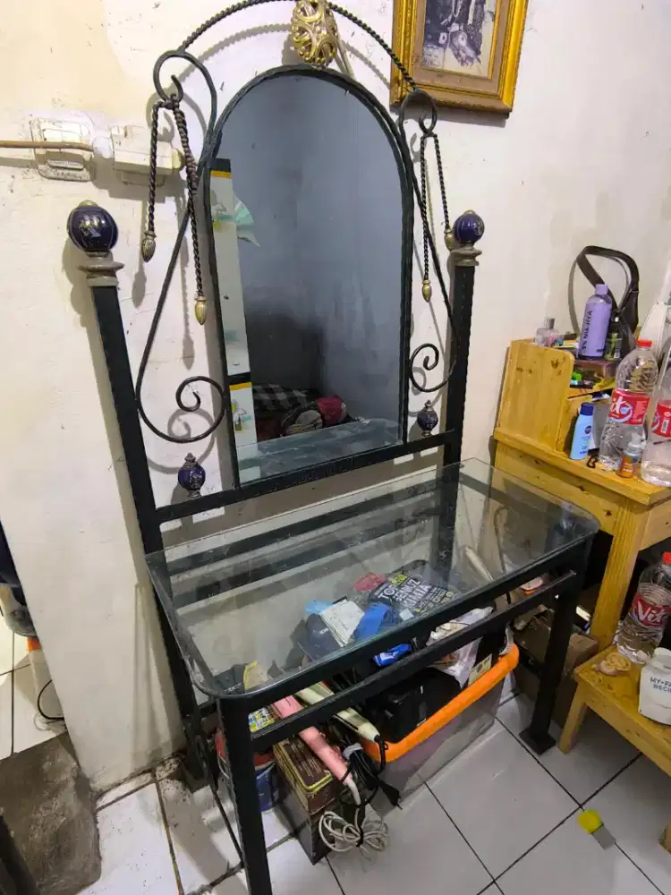 meja rias besi + bangku