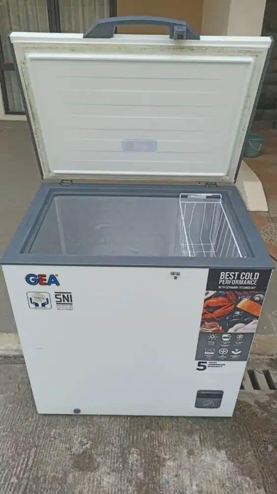 DIJUAL FREEZER MERK GEA 200 LITER