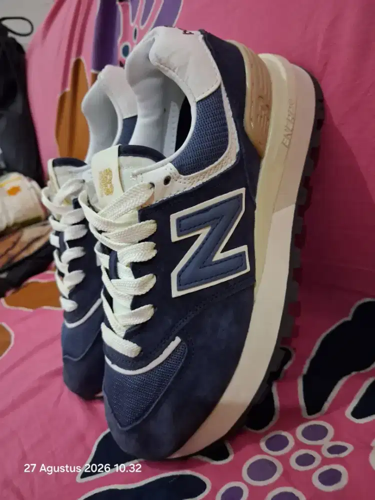 Sale..NB 574 Classic Navy
Size 37