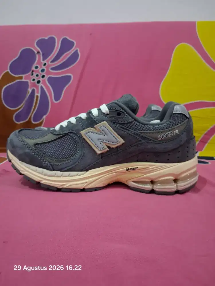 Sale...NB 2002R Deep Grey
Size 36 Insole 22 cm