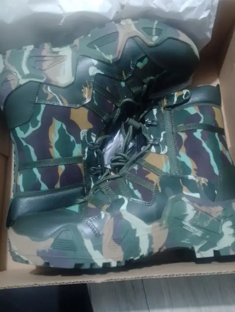 Sepatu pdl kondisi baru