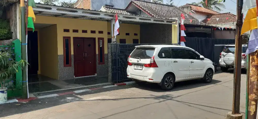 Dikontrakkan 1 Rumah di jl. Cinambo Indah Kota Bandung akses 2 mobil.