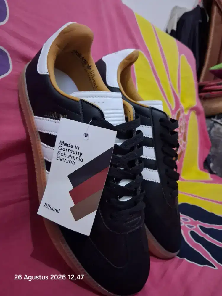 Samba Collab dengan Jjjound Hitam Putih
Size 40¾ insole 25,5cm