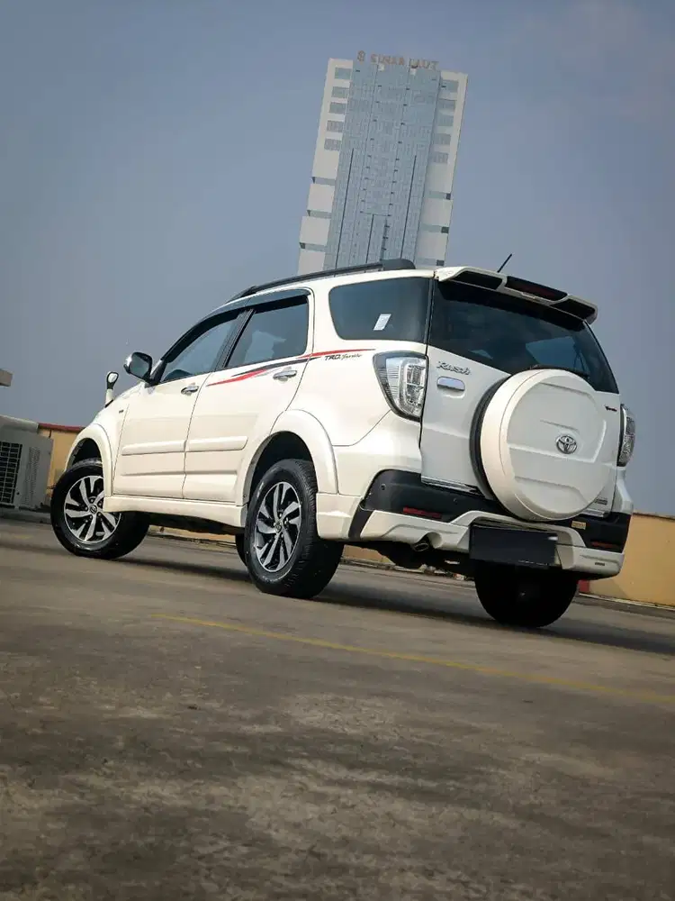 1.5 TRD Sportivo Bensin-AT