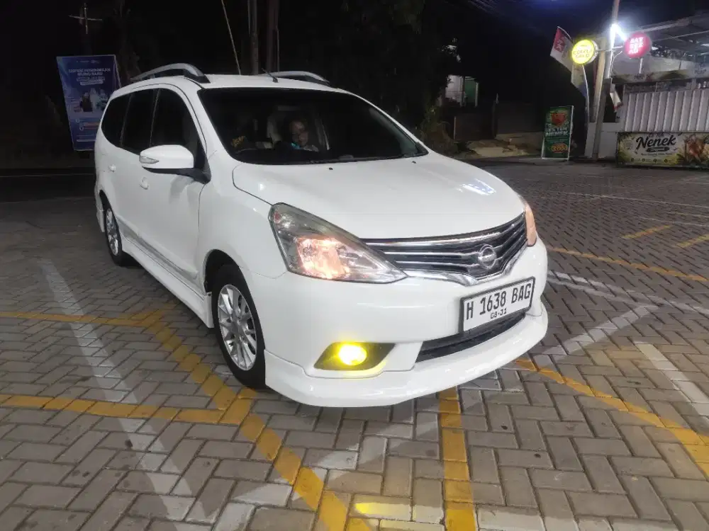 DIJUAL NISSAN GRAND LIVINA HWS 102 JT nego
