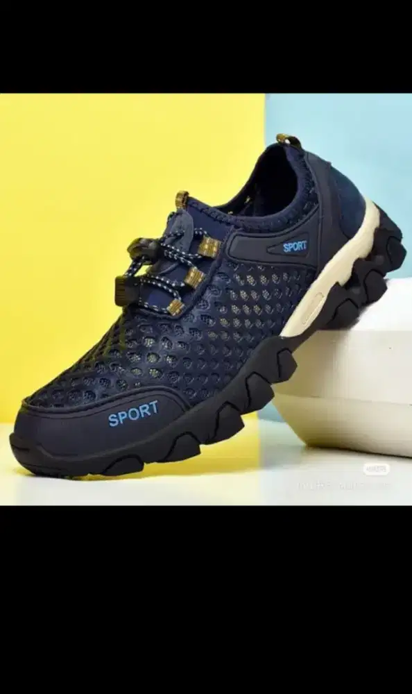 Sepatu olahraga dan santai