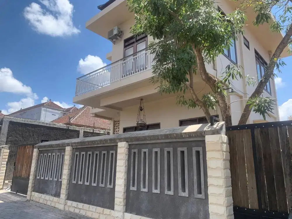 DISEWAKAN RUMAH 2 LT– COCOK HUNIAN, KANTOR, PARKIR LUAS - *BISA NEGO*