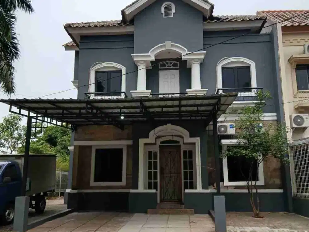 Disewakan Rumah Hoek di Raffles Hills Cibubur - Baru Renovasi