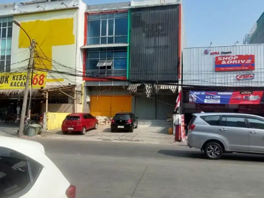 Disewakan Ruko Gandeng 3 Lantai Tanpa Tiang Tengah Siap Pakai di Taman Ratu, Jakarta Barat