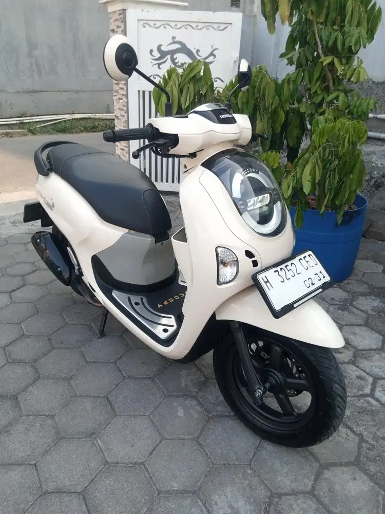 Honda Scoopy 2026 putih cream