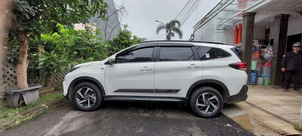 Toyota Rush GR Sport 2021 AT White