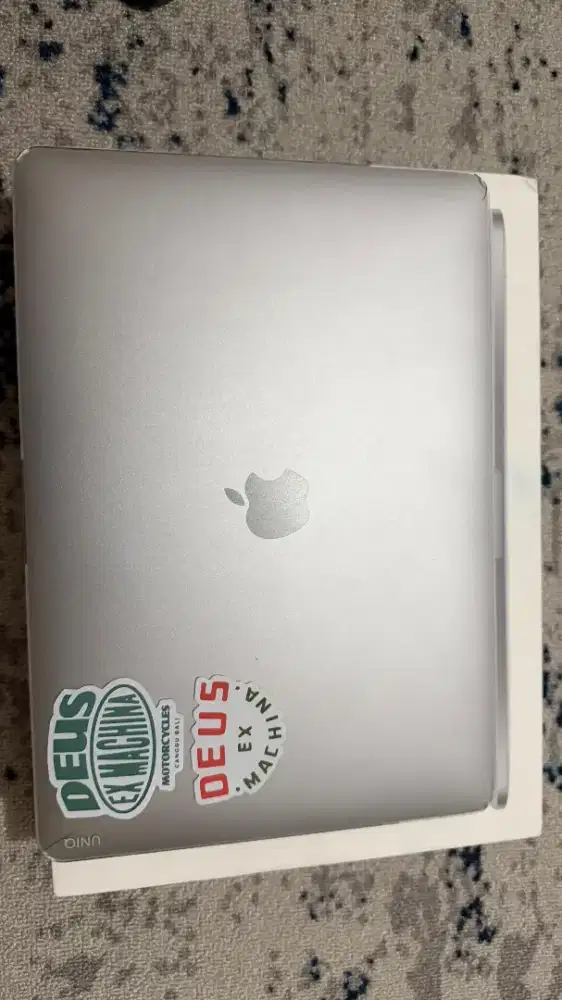 Macbook Pro 2020 tochbar core i7 512 gb