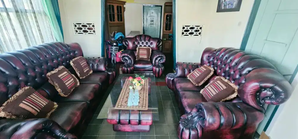 Dijual Cepat: Set Sofa Chesterfield Kulit Mewah (3+2+1) + Meja Kaca