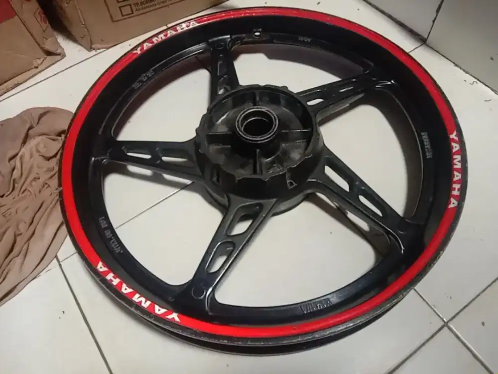 Di jual velek resing copotan dari Jupiter z robot.kondisi sesuai foto