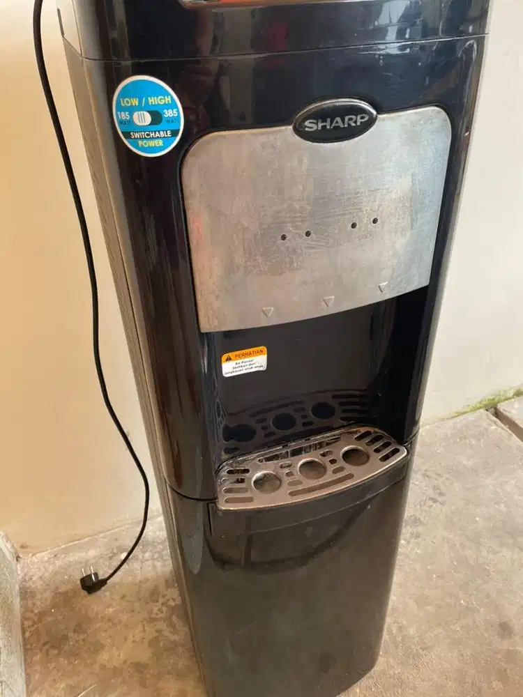 Dispenser sharp panas dan dingin