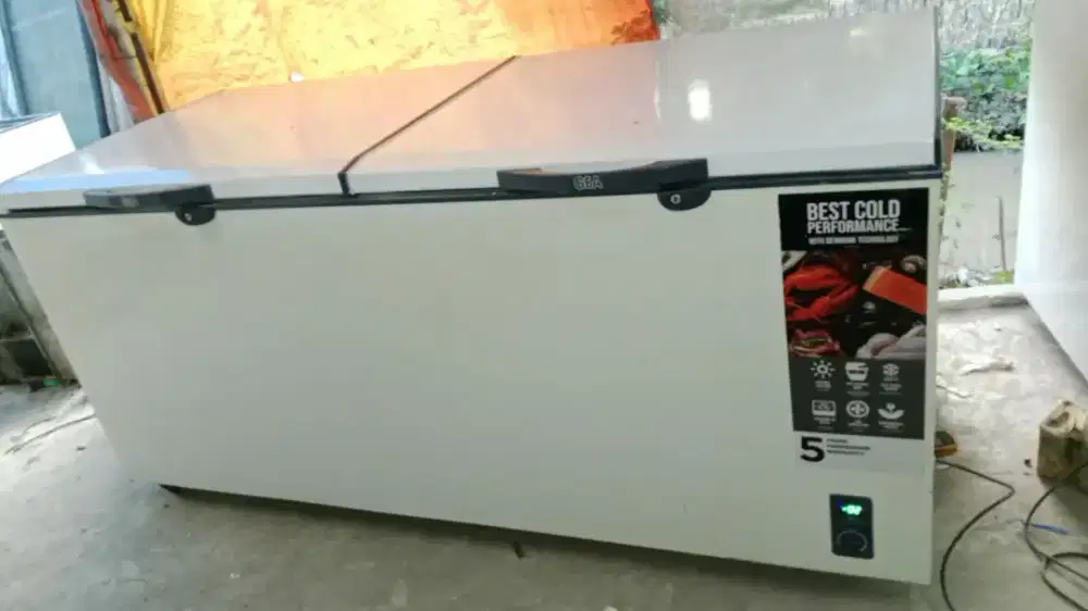 Freezer bok merek GEA kapasitas 900L