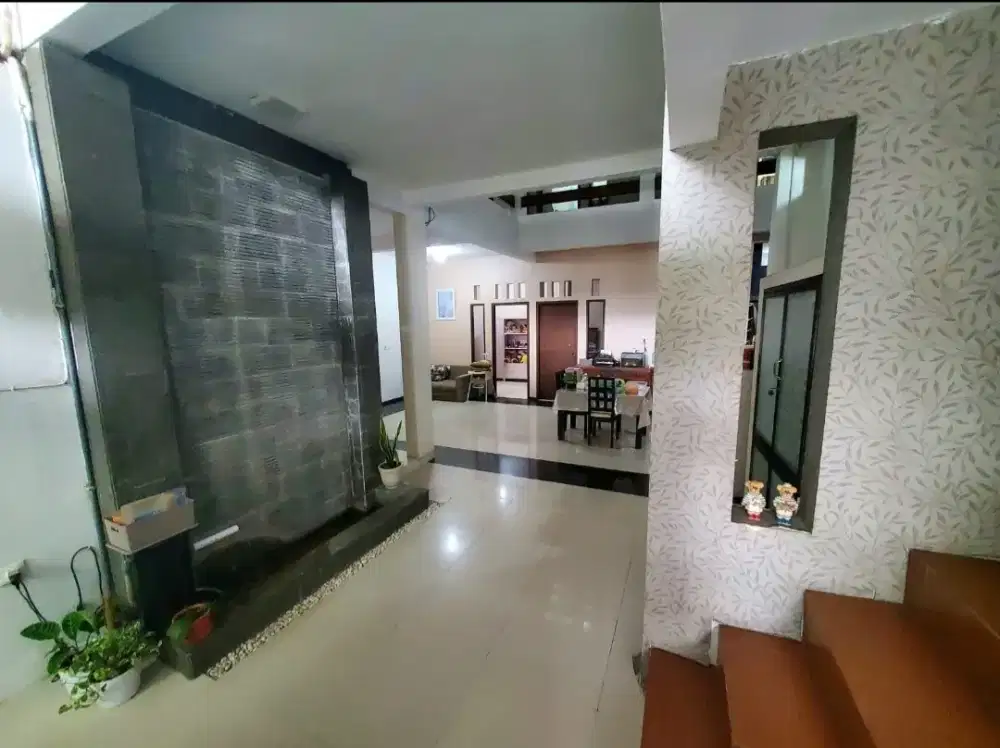 MURAH RUMAH USAHA HANYA 2 M DEKAT LAKARSANTRI CITRALAND UNESA WIYUNG