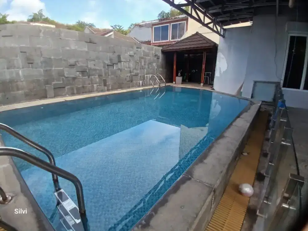 Dikonrakkan Rumah CitraLand ada kolam renang