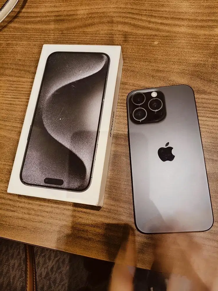 IPhone 15 Pro Max 512GB ex iBox (warna black titanium)