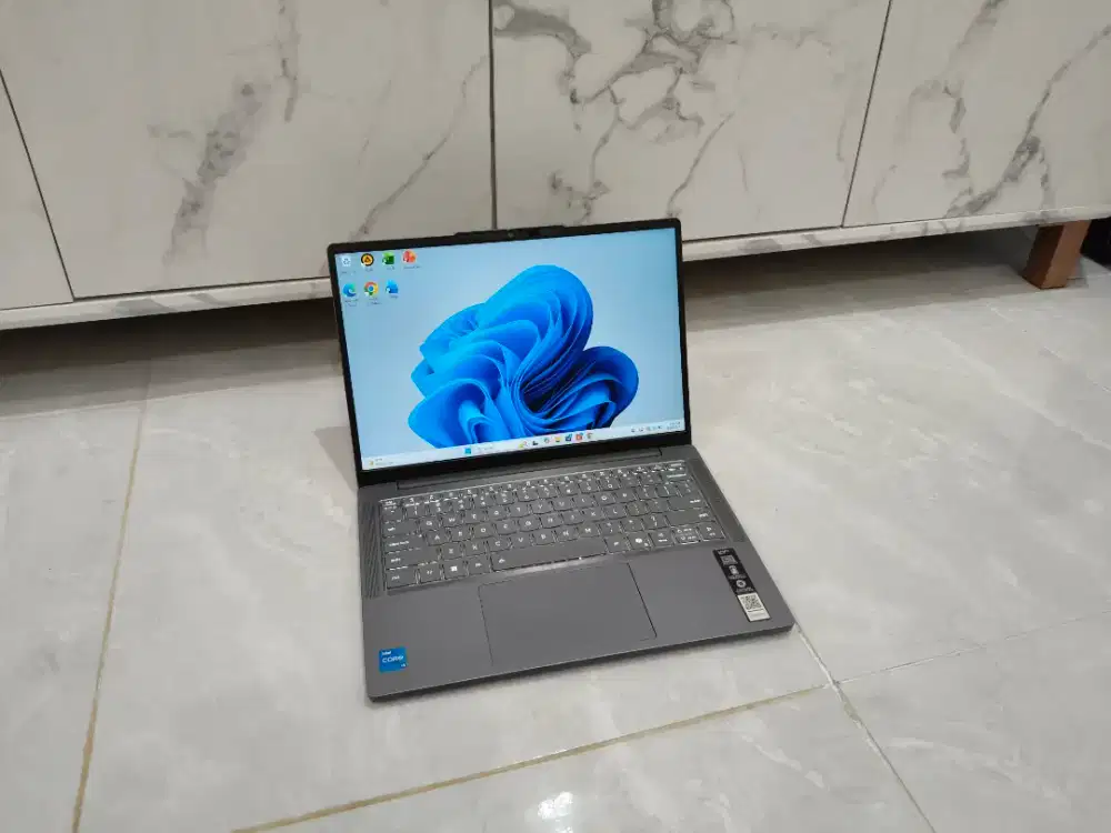 laptop lenovo core i5 13420H 16/512GB DDR5 like new